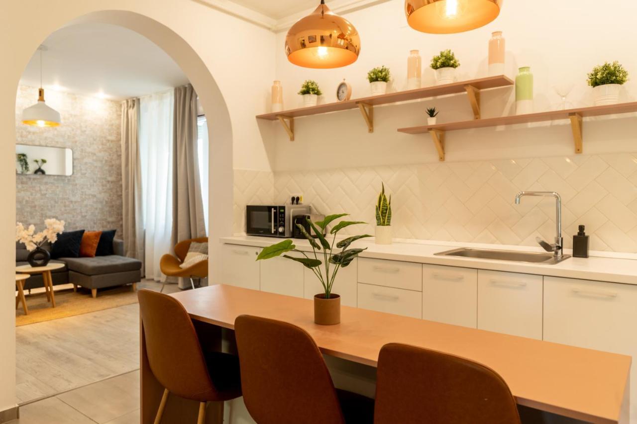 Ideal Stay: Spacious 2Br Apt Near Calea Victoriei 부쿠레슈티 외부 사진